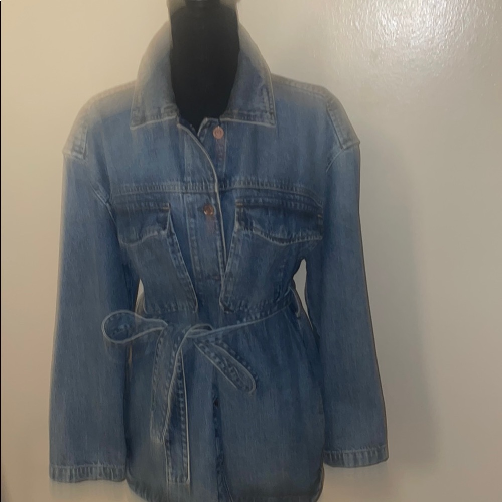 Gap Denim Jacket w/Button front, Belted Waist , length is 29 inches